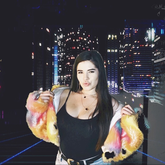 Meet your posher, Jordyn - Picture 13 of 16